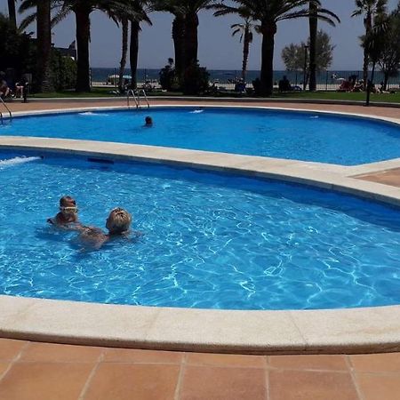 Appartement Premiere Ligne De Mer Avec Piscine โรเซส ภายนอก รูปภาพ