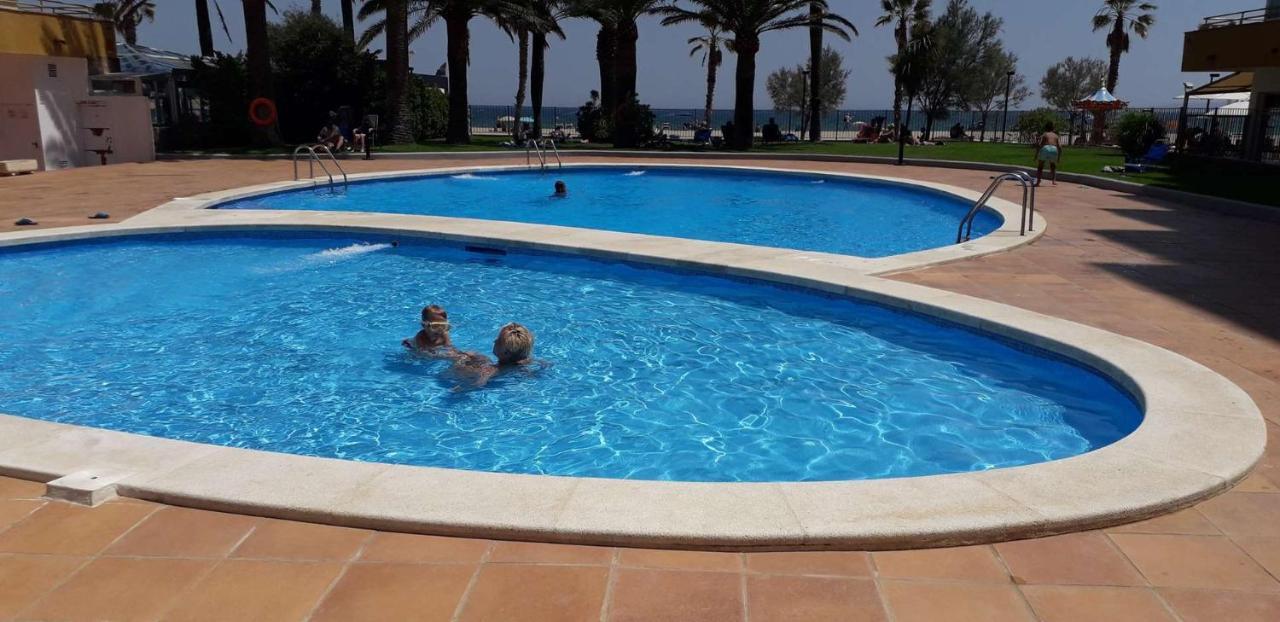 Appartement Premiere Ligne De Mer Avec Piscine โรเซส ภายนอก รูปภาพ