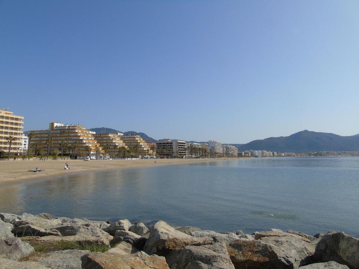 Appartement Premiere Ligne De Mer Avec Piscine โรเซส ภายนอก รูปภาพ
