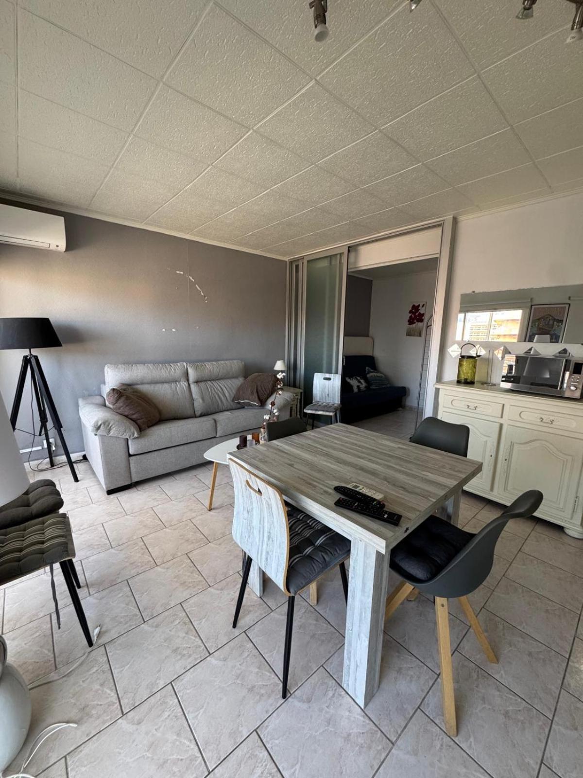 Appartement Premiere Ligne De Mer Avec Piscine โรเซส ภายนอก รูปภาพ