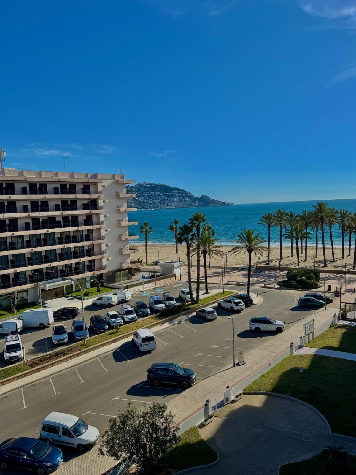 Appartement Premiere Ligne De Mer Avec Piscine โรเซส ภายนอก รูปภาพ