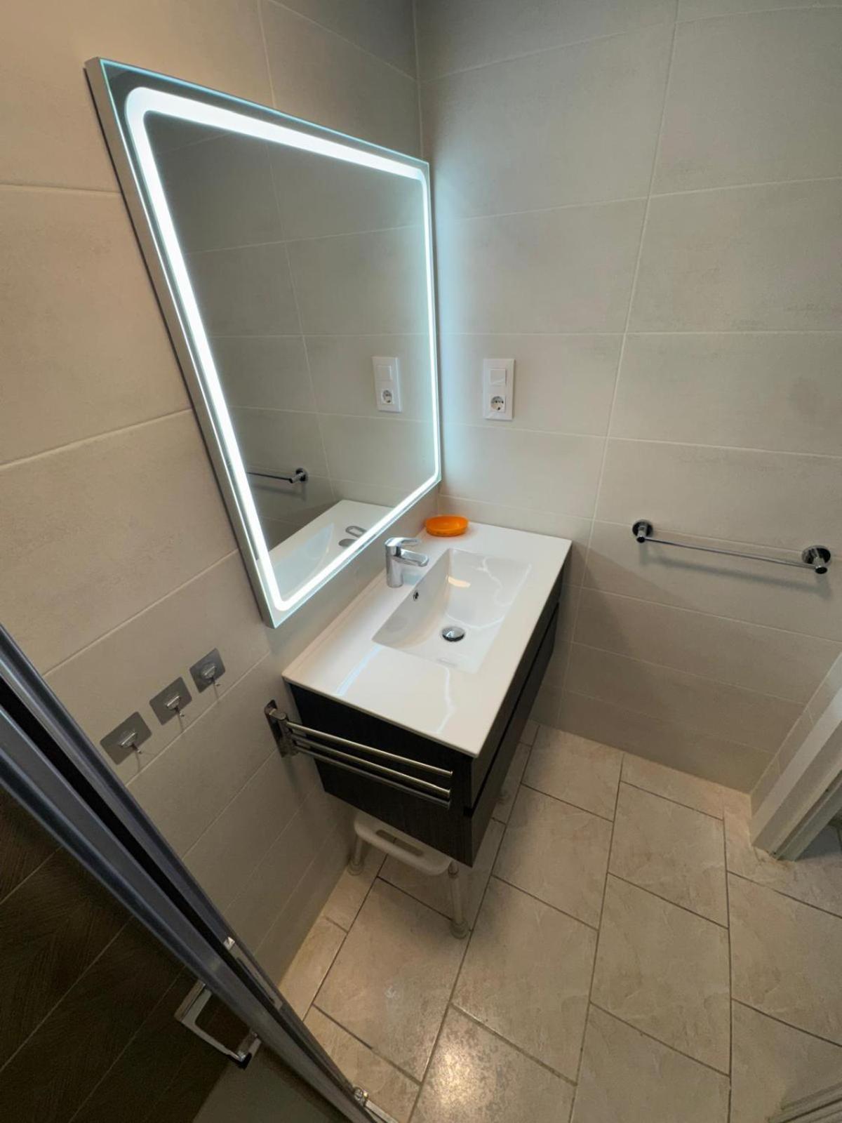 Appartement Premiere Ligne De Mer Avec Piscine โรเซส ภายนอก รูปภาพ